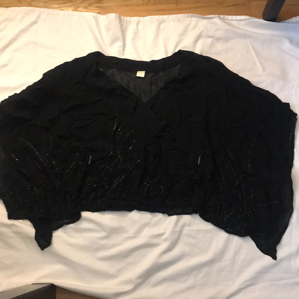 Beautiful dramatic beaded ggt top Blk tassel belt